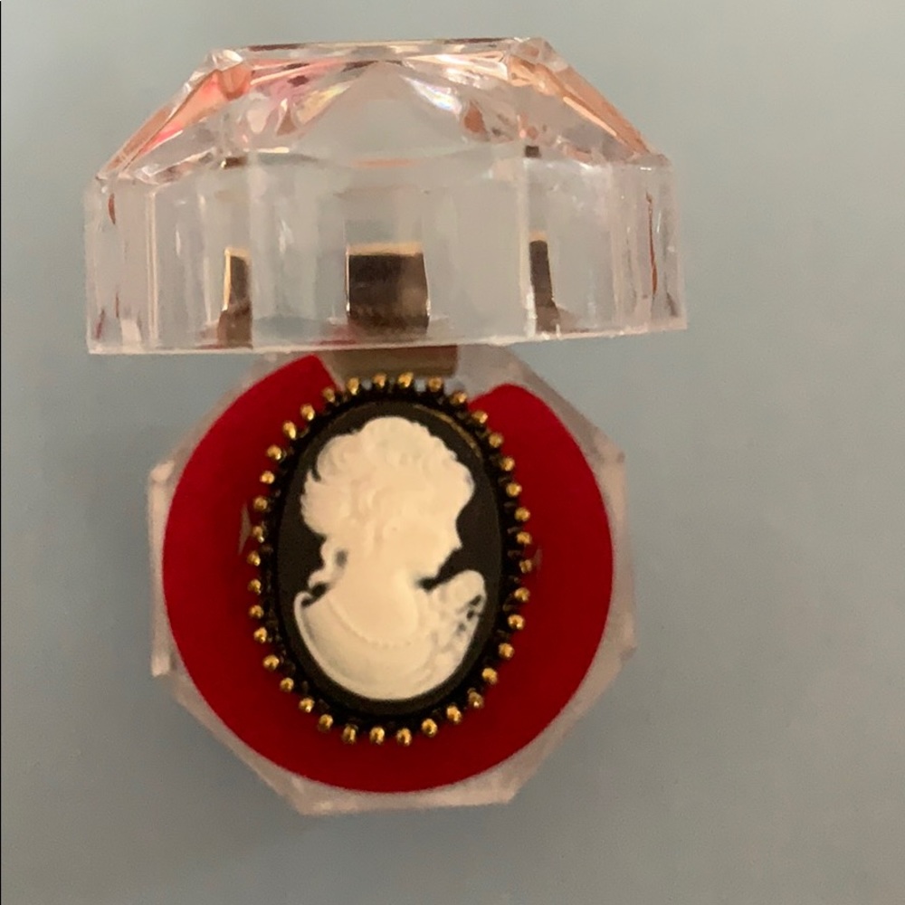 White cameo